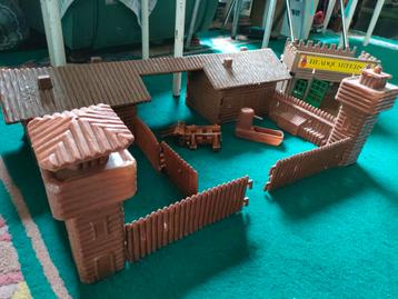 Playmobil-cowboysaloon en fort  beschikbaar voor biedingen