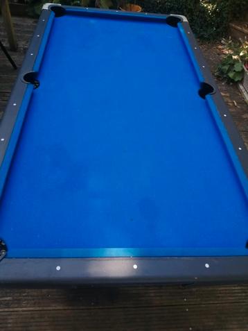 Pooltafel 210 cm x 112 cm beschikbaar voor biedingen