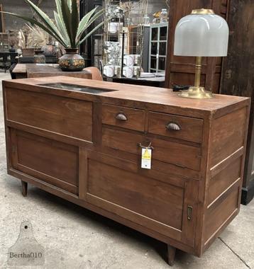 Grote Mid Century tafellamp messing en opaal glas ca 1950 beschikbaar voor biedingen