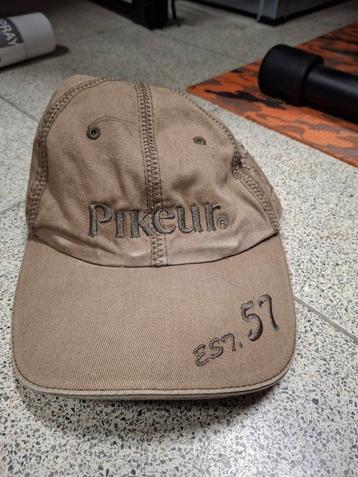 Casquette Pikeur, Enlèvement ou Envoi, Porté