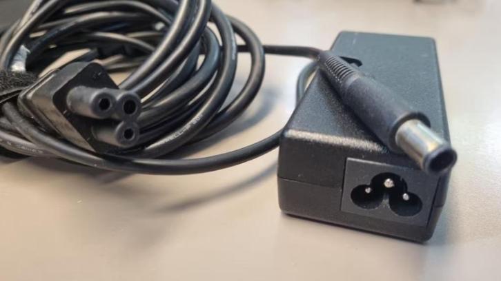 origineel HP oplader 65 Watt / PIN 7.4 x 5.0 mm, Computers en Software, Laptop-opladers, Zo goed als nieuw, Ophalen of Verzenden