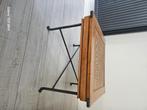 Vierkante houten salontafel, Ophalen