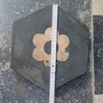 Partij oude hexagonale cementtegels met bloemmotief te Halle, Doe-het-zelf en Bouw, Ophalen, Overige materialen, Gebruikt, 5 tot 10 m²