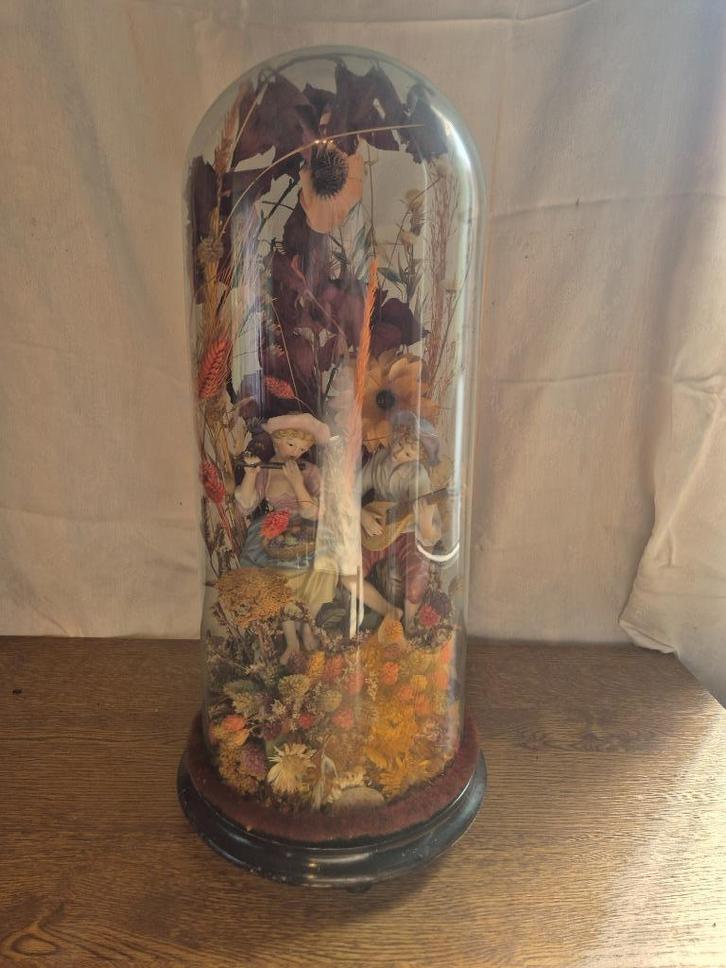 Grote glazen stolp met porseleinen jongen en meisje, Antiek en Kunst, Kunst | Beelden en Houtsnijwerken, Ophalen