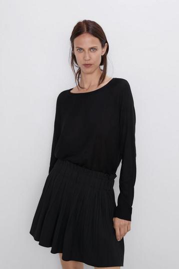 Jupe plissée noire Zara  disponible aux enchères