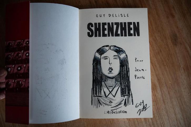 Dédicace Guy Deslile, album Shenzen, Boeken, Stripverhalen, Gelezen, Ophalen of Verzenden