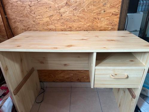 Petit Bureau pour la rentree des classes!, Huis en Inrichting, Bureaus, Zo goed als nieuw, Bureau, Ophalen