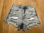 Grijze jeansshort ripped hoge taille Bershka maat S, Ophalen of Verzenden, Zo goed als nieuw, Grijs, W28 - W29 (confectie 36)