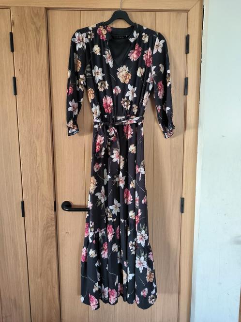 Lange winter damesjurk Lola & Liza mt 38, Kleding | Dames, Jurken, Zo goed als nieuw, Maat 38/40 (M), Zwart, Onder de knie, Ophalen of Verzenden
