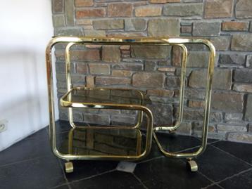  trolley met wielen beschikbaar voor biedingen