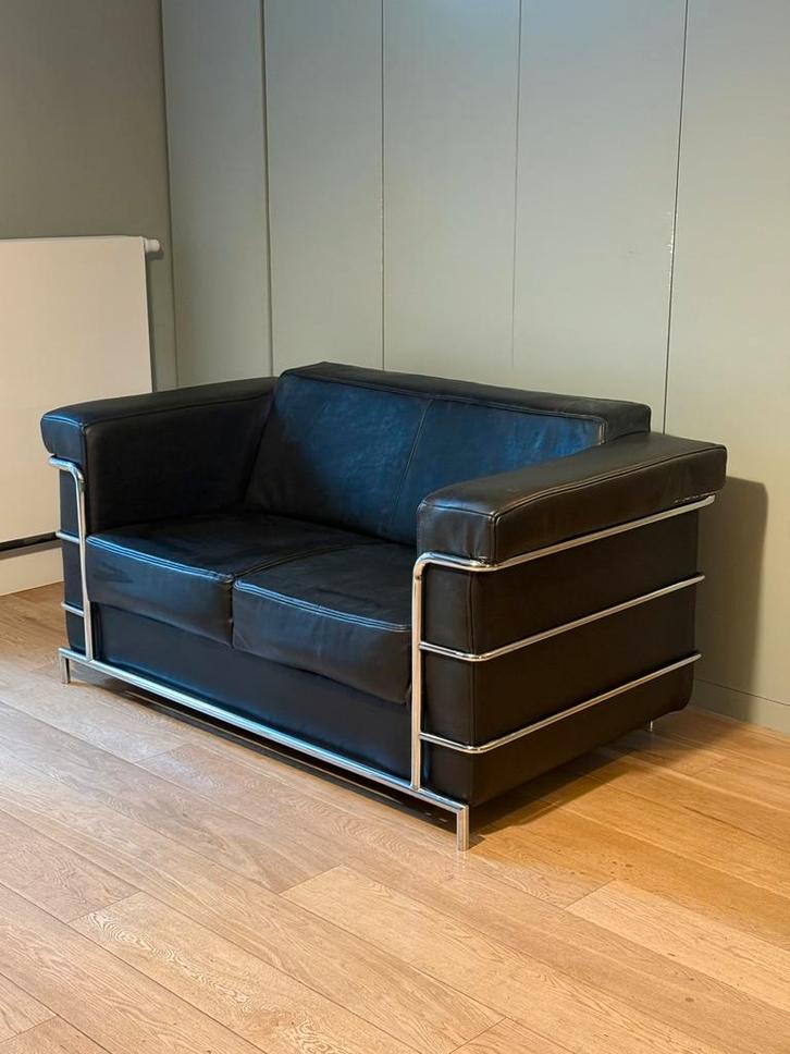 Canapé design 2 places style Le Corbusier – cuir noir, Huis en Inrichting, Zetels | Zetels en Chaises Longues, Gebruikt, Tweepersoons
