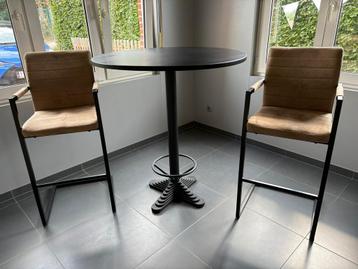 2 barkrukken + optie statafel met stalen poot beschikbaar voor biedingen