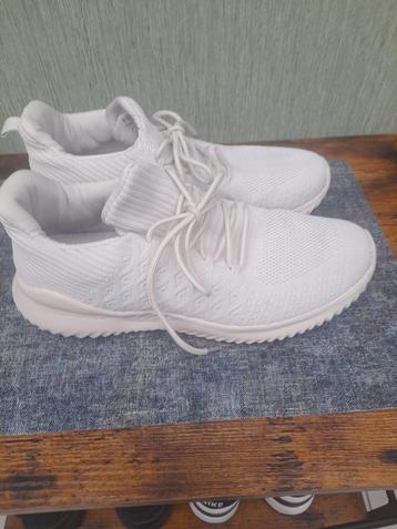 Sneakers maat 45 beschikbaar voor biedingen