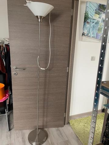 Staande lamp beschikbaar voor biedingen