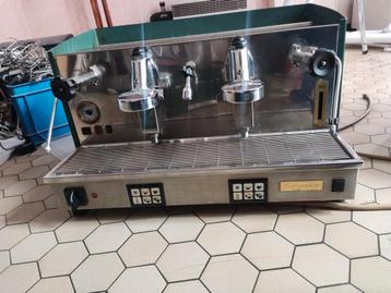 machine a cafe florenzato 2 groupes disponible aux enchères