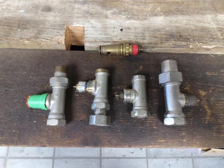 DANFOSS THERMOSTAATKLEP, RADIATORONDERDELEN, GASOLIE, Doe-het-zelf en Bouw, Thermostaten, Zo goed als nieuw, Ophalen