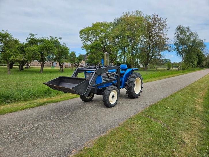 Iseki TL2300 met voorlader, Zakelijke goederen, Landbouw | Tractoren, Ophalen of Verzenden