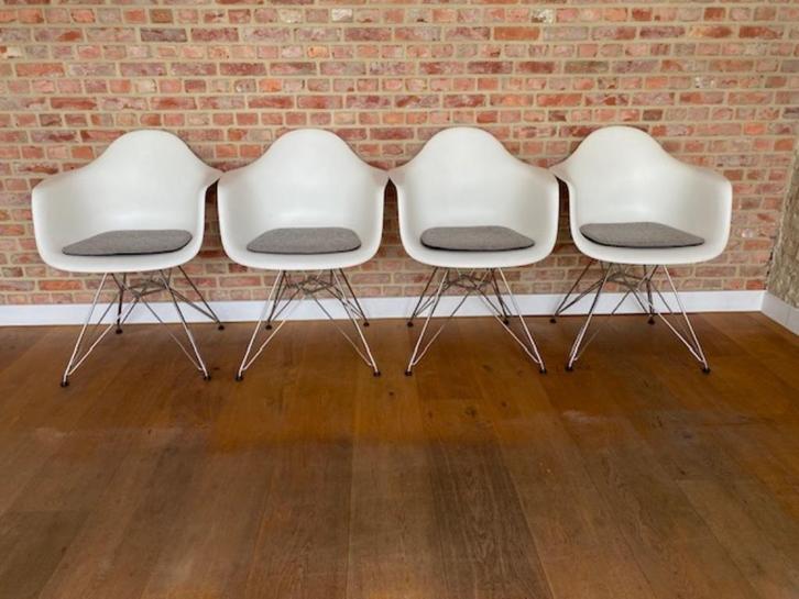 4 originele Vitra DAR stoelen met losse Parkhaus kussens, Huis en Inrichting, Stoelen, Zo goed als nieuw, Vier, Wit, Ophalen