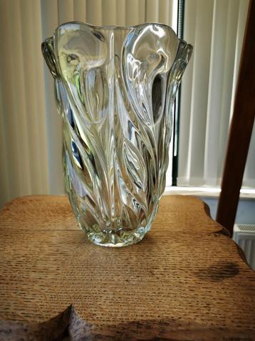 vase en verre - 25 cm haut - 18 cm large beschikbaar voor biedingen