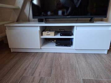 Praktisch en compact tv-meubel beschikbaar voor biedingen