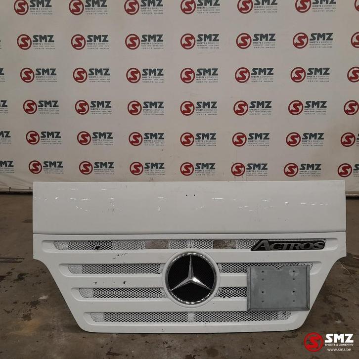 Occ radiatorgrille Mercedes, Auto-onderdelen, Vrachtwagen-onderdelen, Mercedes-Benz, Carrosserie en Plaatwerk, Gebruikt