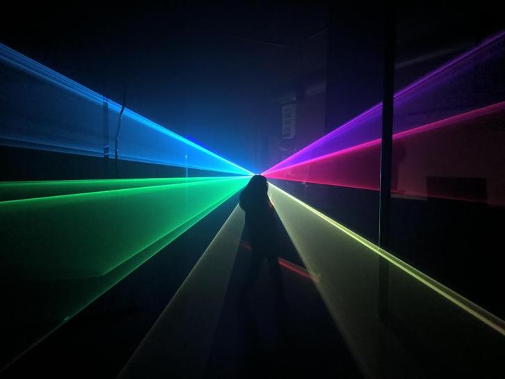 BLACK FRIDAY PROMO Nieuwe First Class 5W RGB Laser 25Kpps, Muziek en Instrumenten, Licht en Laser, Nieuw, Licht, Geluidgestuurd