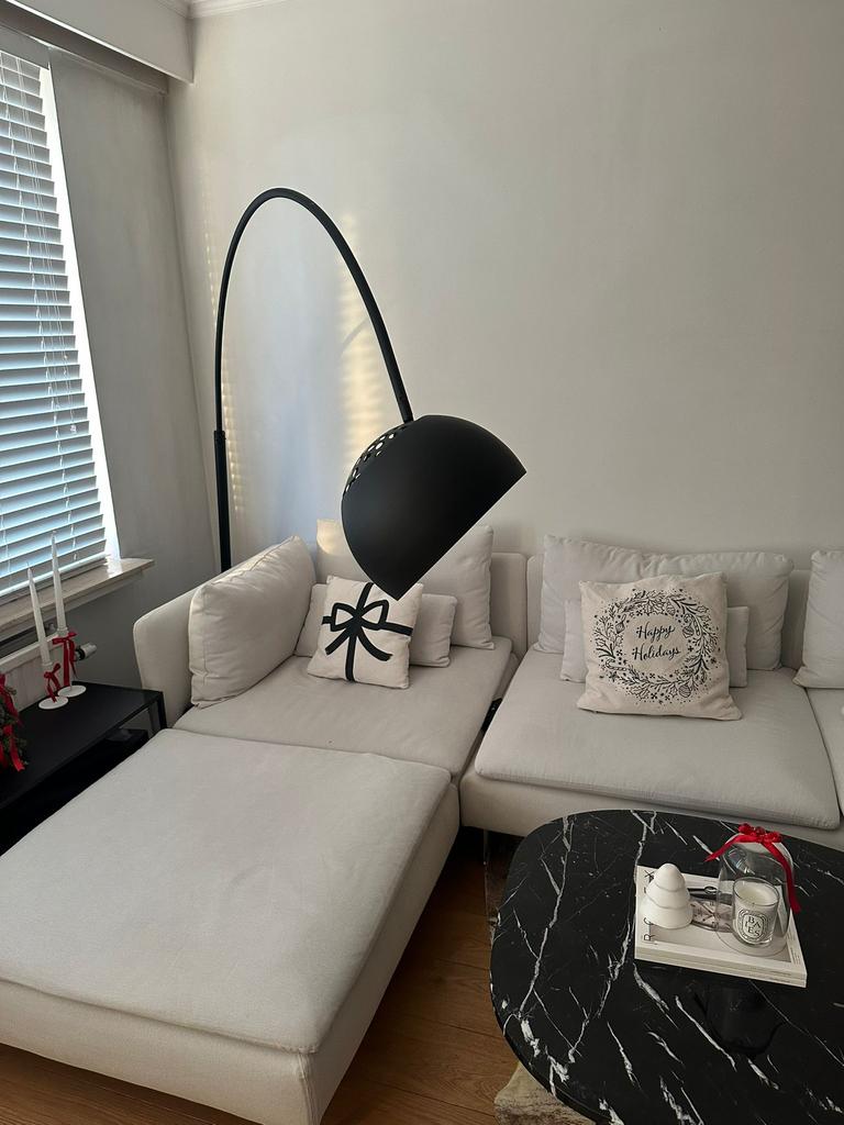 Zwarte design vloerlamp, Huis en Inrichting, Lampen | Vloerlampen, Ophalen, Zo goed als nieuw