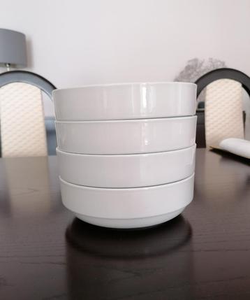 Set van 4 nieuwe spaghettischalen, wit, merk Aeria beschikbaar voor biedingen