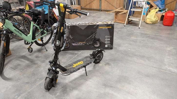 E step jeep urban camou 2XE met pinkers, Fietsen en Brommers, Steps, Gebruikt, Elektrische step (E-scooter), Ophalen of Verzenden