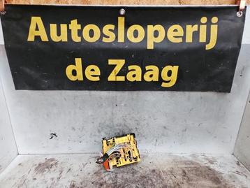 Zekeringkast van een Peugeot 208 beschikbaar voor biedingen
