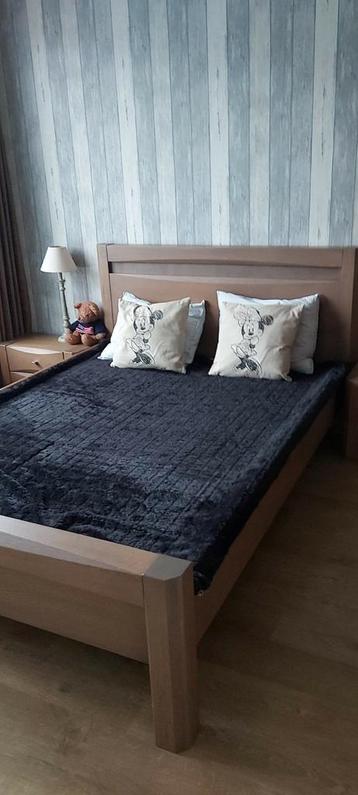 Mooie slaapkamer in vol hout