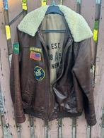 Blouson d'aviateur en cuir avec patchs américains vintage, Sans marque, Enlèvement ou Envoi, Brun, Porté