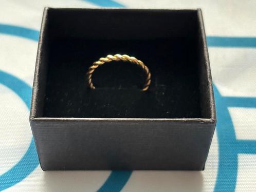 Mooie goudkleurige ring, Handtassen en Accessoires, Ringen, Zo goed als nieuw, Dame, Goud, Ophalen of Verzenden