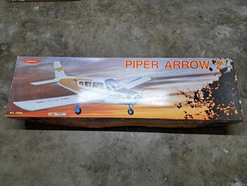 Avion Piper Arrow radiocommandé, Hobby en Vrije tijd, Modelbouw | Radiografisch | Vliegtuigen, Zo goed als nieuw, Benzine, Ophalen