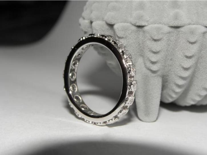 18K gouden alliance volledig rondom gevat met diamanten, Handtassen en Accessoires, Ringen, Zo goed als nieuw, Dame, 17 tot 18