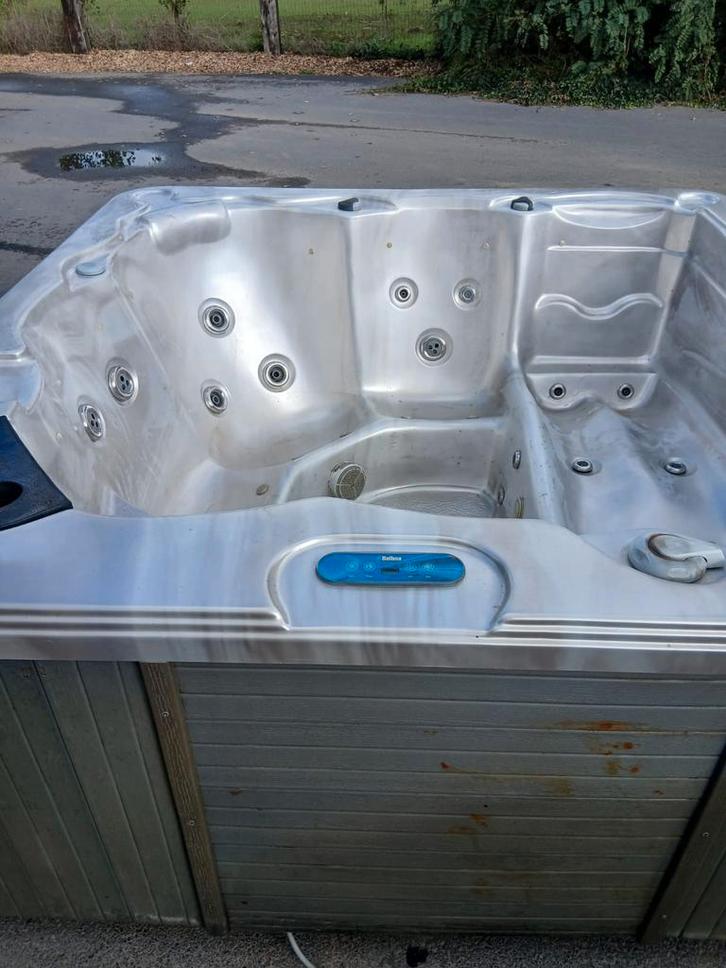 Jacuzzi gratis geleverd geplaatst en 1j garantie, Tuin en Terras, Zwembad-toebehoren, Zo goed als nieuw, Ophalen of Verzenden