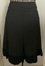 Zeer mooie lange zwarte zwierige rok 44, Kleding | Dames, Rokken, Ophalen of Verzenden, Zo goed als nieuw, Maat 42/44 (L)