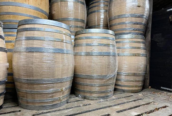 Wijnvat 300 liter - eikenhout - bloembak - regenton - ijsbad, Tuin en Terras, Regentonnen, Zo goed als nieuw, Hout, 150 liter of meer