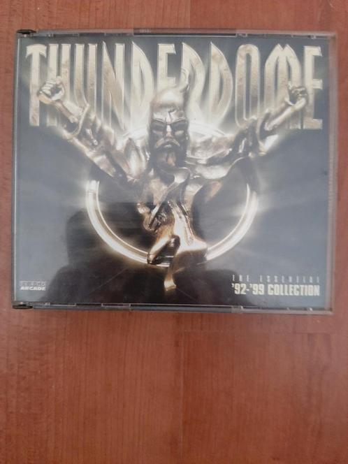 THUNDERDOME VII EN ESSENTAILS MET SCHADE, CD & DVD, CD | Dance & House, Utilisé, Enlèvement ou Envoi