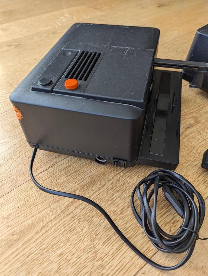 diaprojector , 2 stuks, inclusief afstandbediening, Audio, Tv en Foto, Diaprojectoren, Gebruikt, Ophalen