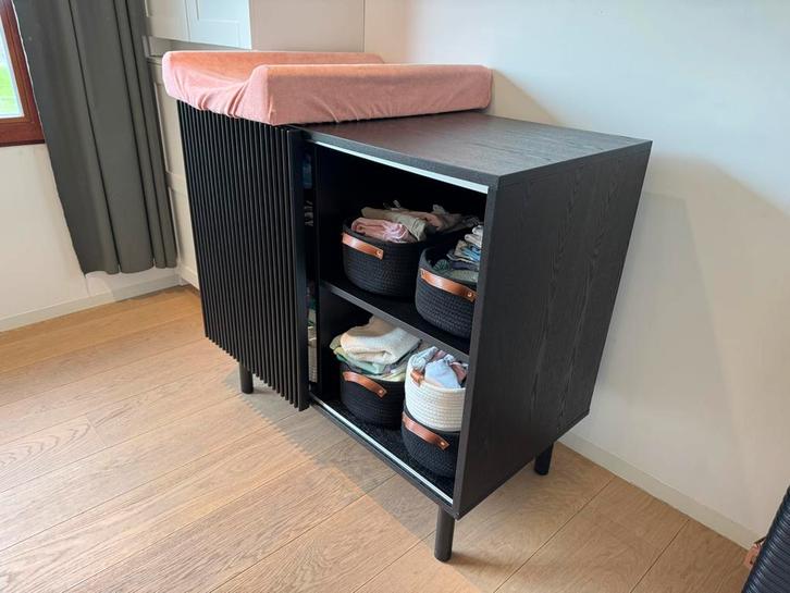 Babybed met bijhorende commode, Kinderen en Baby's, Kinderkamer | Commodes en Kasten, Zo goed als nieuw, Commode, Ophalen