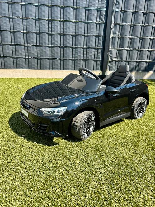 Audi RS E-tron - Elektrische kinderauto, Kinderen en Baby's, Speelgoed |Speelgoedvoertuigen, Zo goed als nieuw, Afstandsbediening