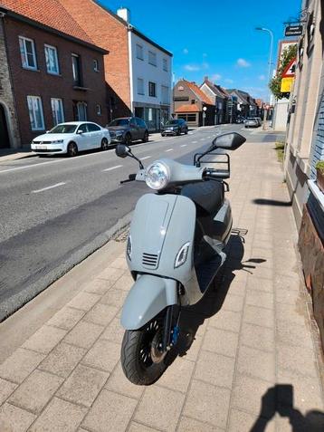 Practige scooters bj 2023-km-4200. beschikbaar voor biedingen