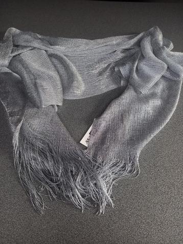 Zilver grijze glittersjaal, Kleding | Dames, Ophalen of Verzenden, Nieuw, Sjaal