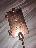 Gaufrier et fer à repasser anciens (décoration), Enlèvement