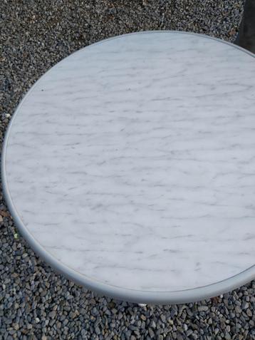 Bijzettafel hoog 70 diameter 70  beschikbaar voor biedingen
