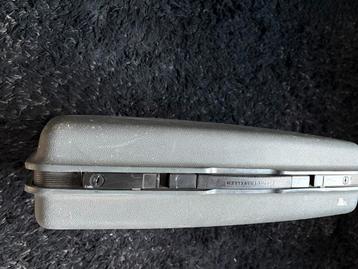 Koffer- zonder wieltjes beschikbaar voor biedingen