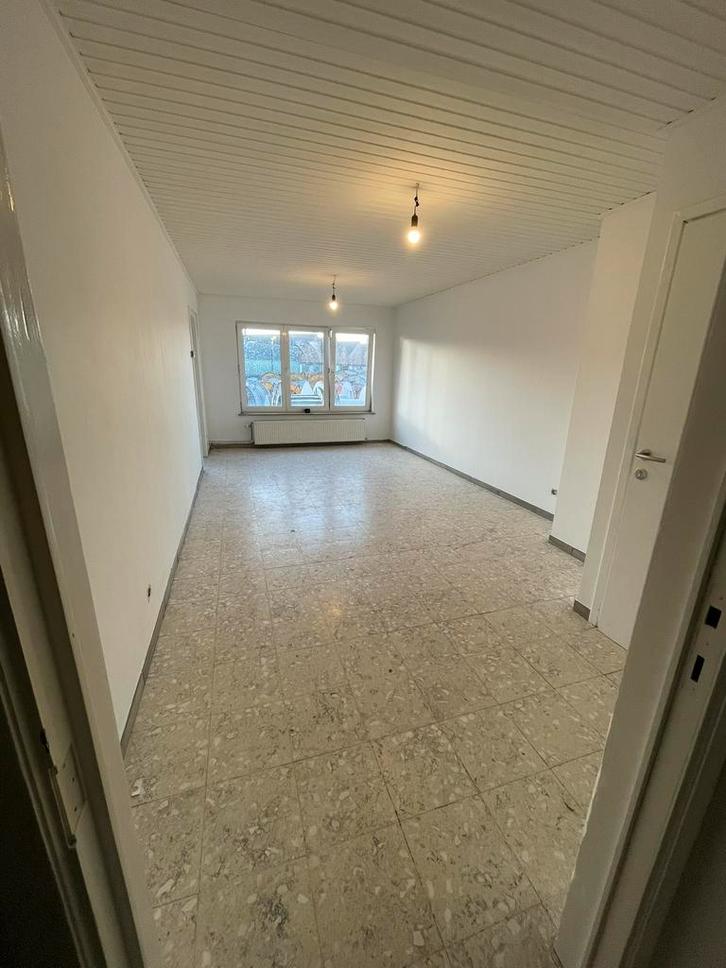 Appartement met 2 slaapkamers per direct beschikbaar, Immo, Appartementen en Studio's te huur, Charleroi
