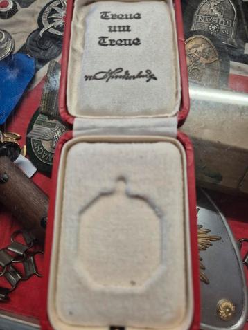 Medaille doosje   beschikbaar voor biedingen