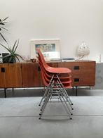 Originele Eames DSS Side Chairs - Salmon Red - Herman Miller, Huis en Inrichting, Stoelen, Ophalen, Zo goed als nieuw, Vier, Rood